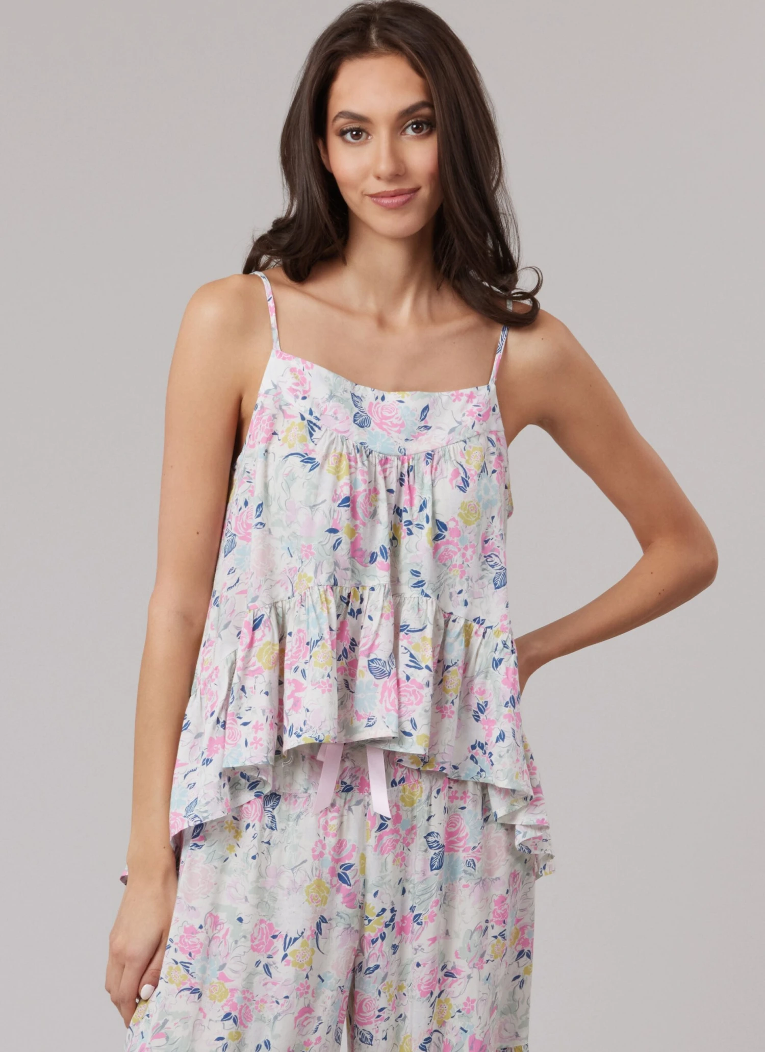 McCall's Sewing Pattern 8587 Top, Shorts And Trouser's 3 McCall's Sewing Pattern 8587 Top, Shorts And Trouser's - Image 3