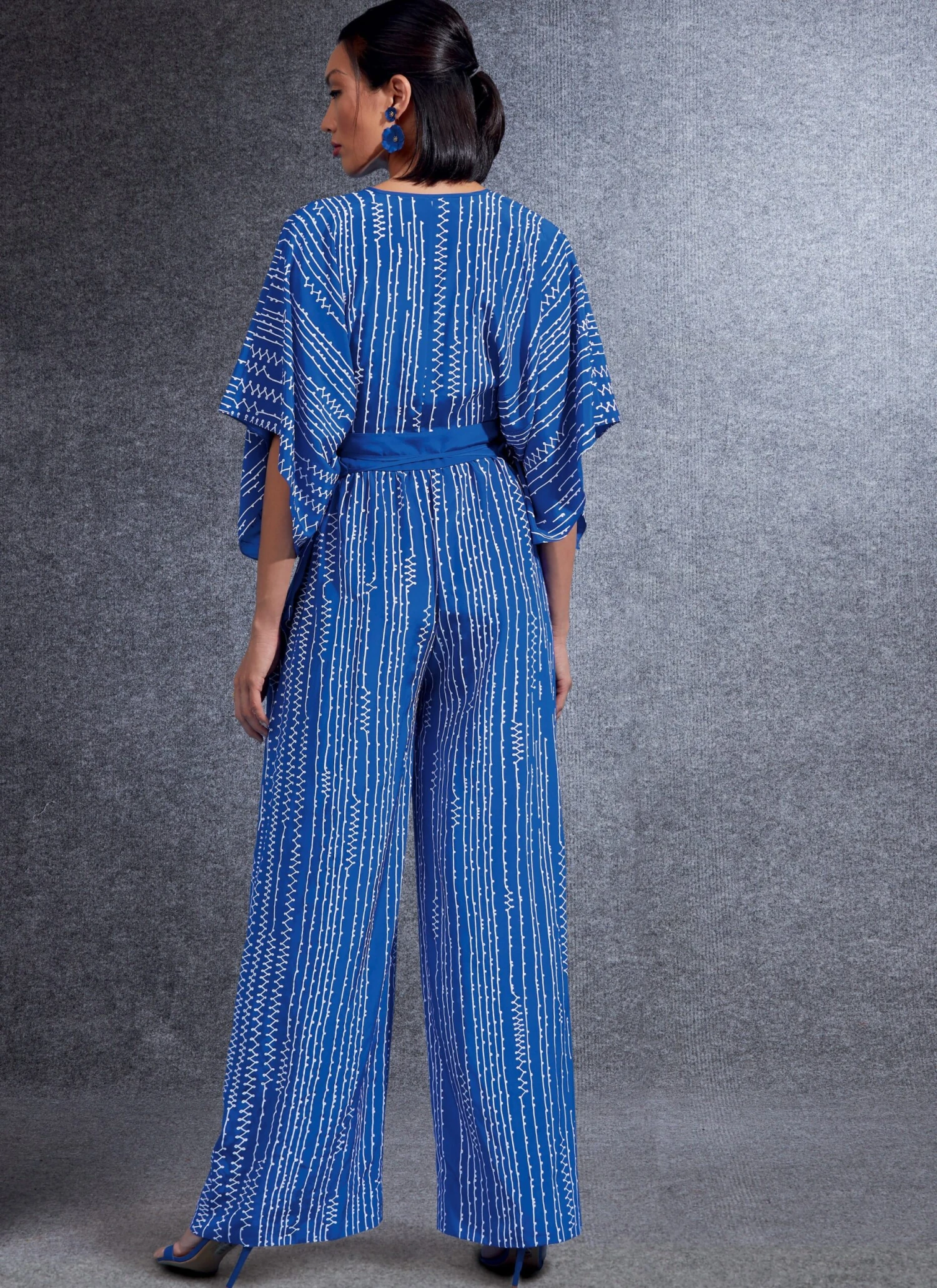 Vogue Pattern 1617 Misses' Jumpsuit 3 Vogue Pattern 1617 Misses' Jumpsuit - Image 3